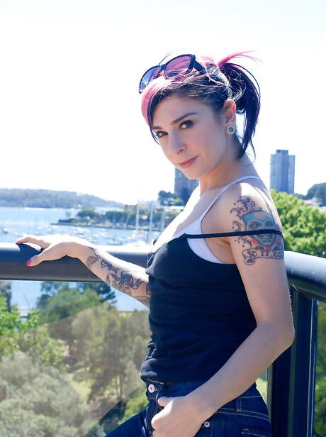 Hot american milf Joanna Angel in jeans revealing big boobies and hot ass outdoor