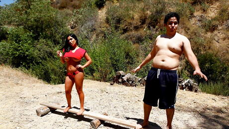 Deluxe american Sienna West rammed by dick at beach